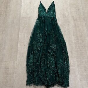 Windsor Emerald V-Neck Sequin Lace Prom, Wedding Guest, Gala Dress size- small